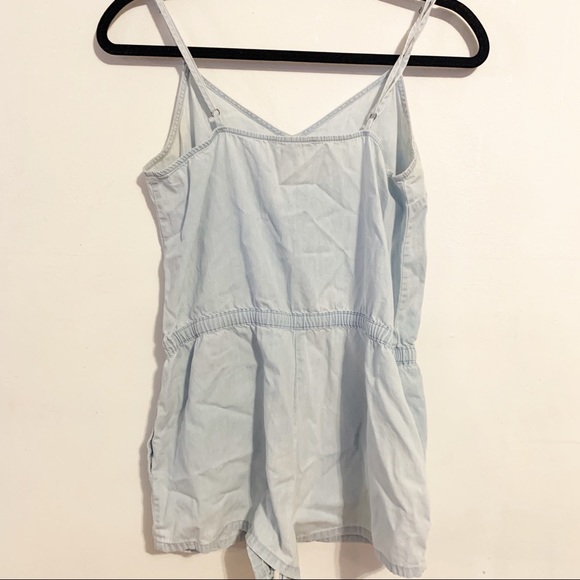 FOREVER 21 LIGHT DENIM ROMPER SIZE MEDIUM - Picture 4 of 4